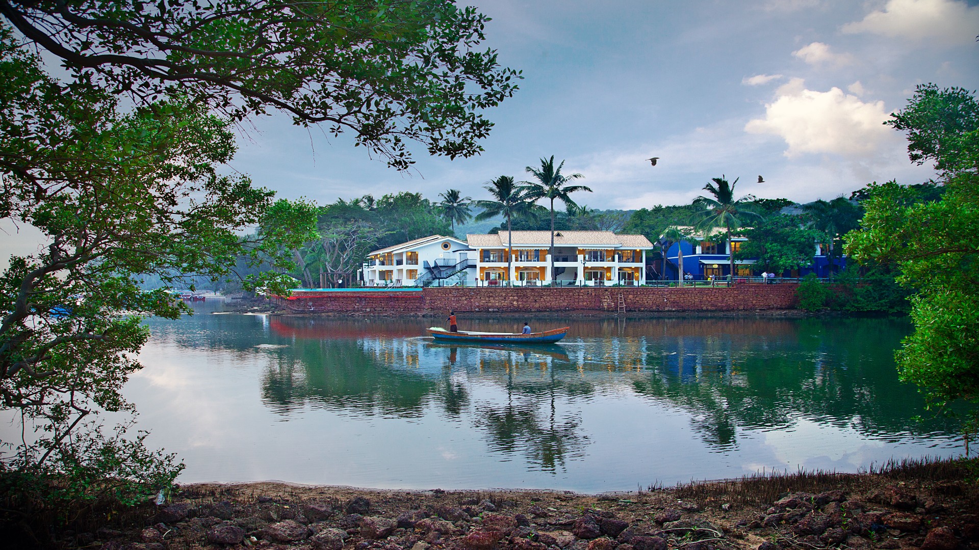 Acron Waterfront Resort Baga